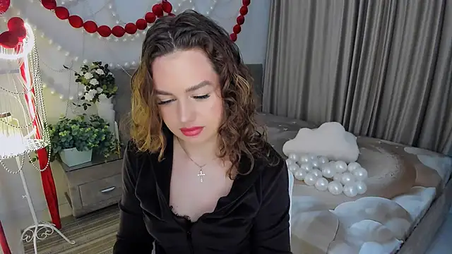 MiracleCurly online show from April 19, 2026, 3:06 am