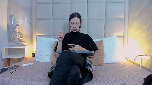 Hecatee 77 online show from September 27, 2025, 8:03 pm