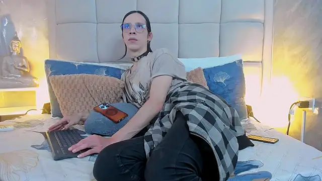 Hecatee 77 online show from October 15, 2025, 7:25 pm