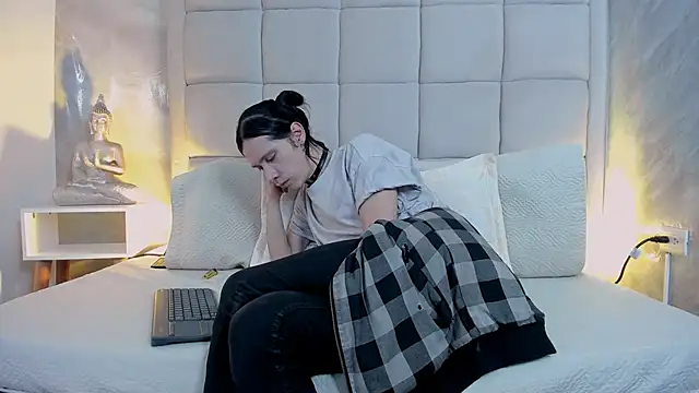 Hecatee 77 online show from October 24, 2025, 7:54 pm