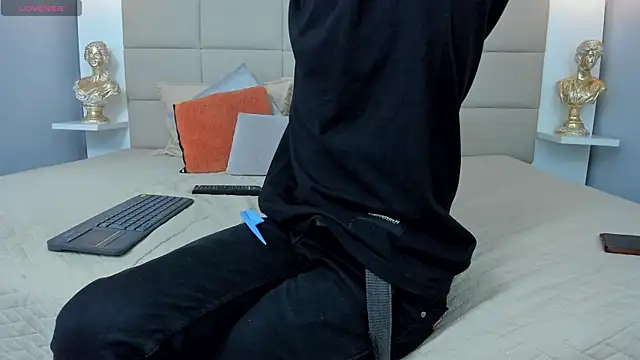 Hecatee 77 online show from April 18, 2026, 8:20 pm