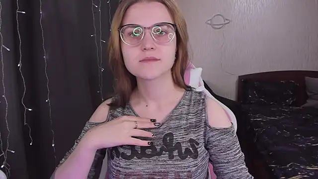 MissBrightShine online show from March 5, 2025, 10:33 am