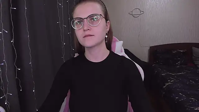 MissBrightShine online show from March 6, 2025, 1:14 pm