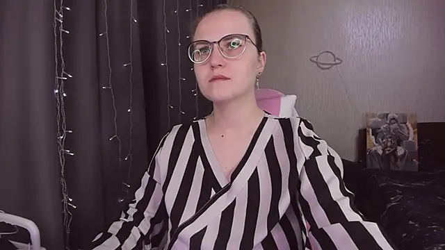 MissBrightShine online show from November 28, 2025, 11:13 am