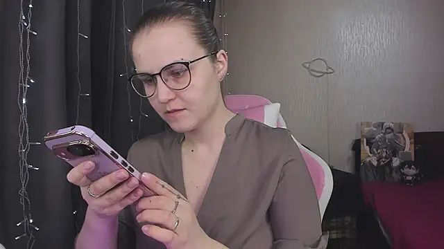 MissBrightShine online show from February 10, 2026, 11:47 am