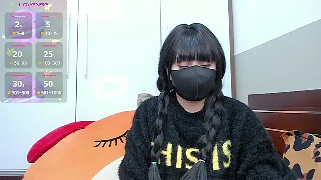 alonelove   online show from February 12, 2025, 6:51 am