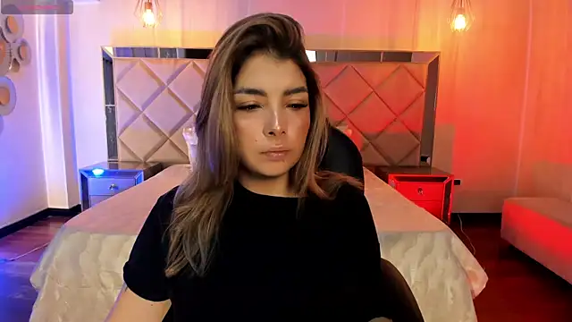 LisaMonroe  online show from February 11, 2025, 2:02 pm