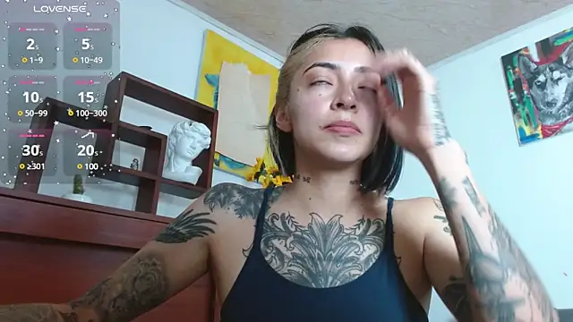 ZoeBakers  online show from February 4, 2025, 1:48 pm