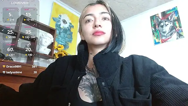 ZoeBakers  online show from February 12, 2025, 1:37 pm