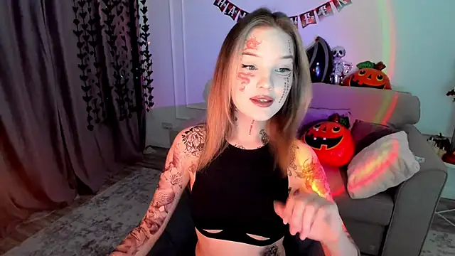 Snapshot of FloweryLove_1 chatting on October 31, 2025, 12:39 pm FloweryLove 1 online show from October 31, 2025, 12:39 pm