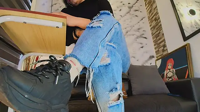 Sophie LittleS online show from April 17, 2026, 1:36 pm