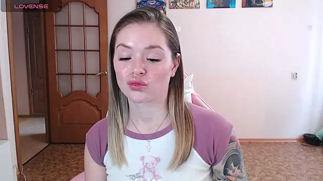 miaacatt online show from March 12, 2026, 9:04 am