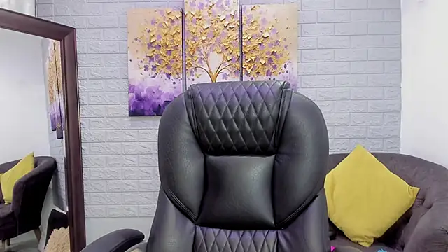 Paula Desousa online show from November 9, 2025, 5:44 pm