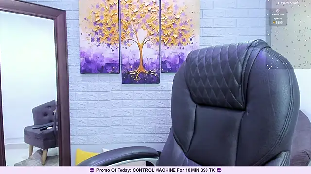 Paula Desousa online show from November 11, 2025, 7:36 pm