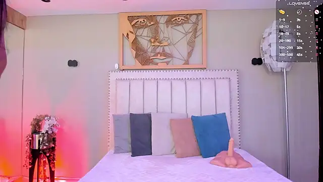 Paula Desousa online show from April 11, 2026, 4:55 pm