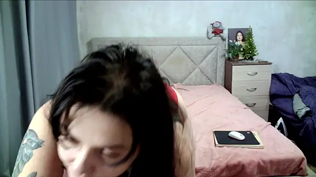 Snapshot of juliettkalen chatting on December 23, 2024, 4:01 am juliettkalen online show from December 23, 2024, 4:01 am