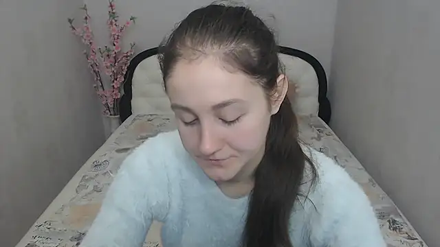 Holliy Cooper online show from December 19, 2024, 8:56 am