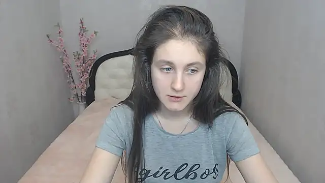 Holliy Cooper online show from December 23, 2024, 10:42 am