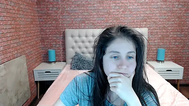 Holliy Cooper online show from December 24, 2024, 12:33 pm