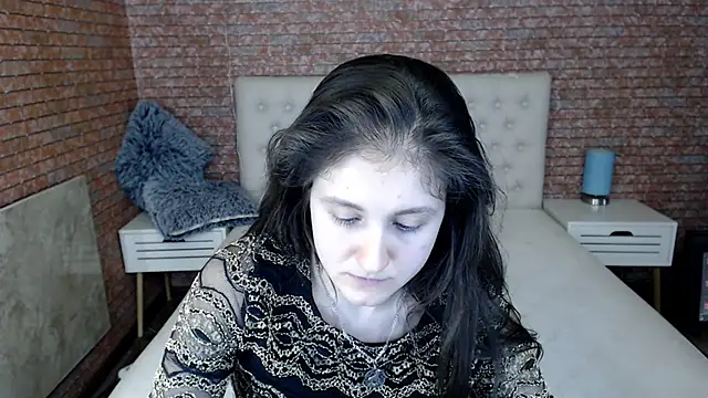 Holliy Cooper online show from January 28, 2025, 4:30 pm