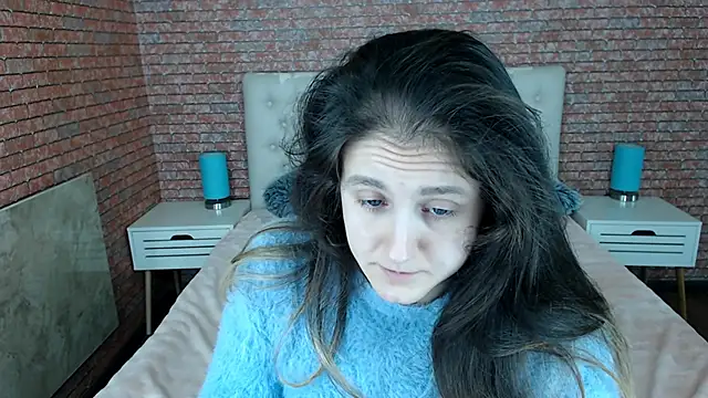 Holliy Cooper online show from December 2, 2025, 6:52 am