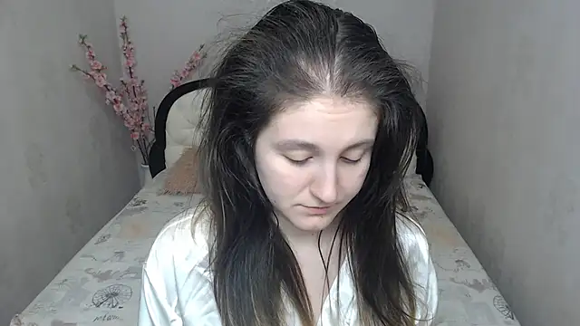 Holliy Cooper online show from February 19, 2026, 9:49 am