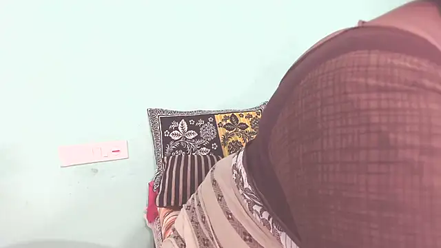 shrutitelugu69 online show from April 17, 2026, 4:54 pm