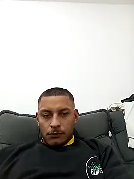 emrehliug12 online show from May 3, 2026, 10:05 pm
