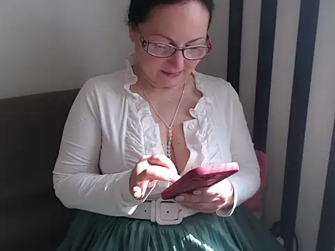 Snapshot of Alma44 chatting on May 7, 2026, 6:41 am Alma44 online show from May 7, 2026, 6:41 am