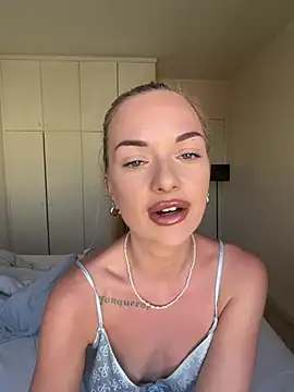 Snapshot of ElenaRebelle chatting on July 20, 2026, 7:11 am ElenaRebelle online show from July 20, 2026, 7:11 am