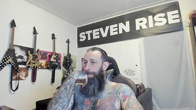 Snapshot of StevenRiseNYC chatting on May 5, 2026, 12:51 am StevenRiseNYC online show from May 5, 2026, 12:51 am