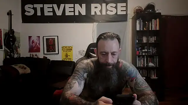 Snapshot of StevenRiseNYC chatting on May 7, 2026, 12:27 am StevenRiseNYC online show from May 7, 2026, 12:27 am