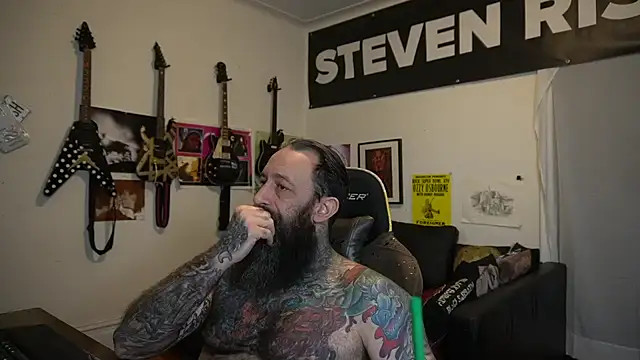 Snapshot of StevenRiseNYC chatting on May 26, 2026, 11:06 am StevenRiseNYC online show from May 26, 2026, 11:06 am