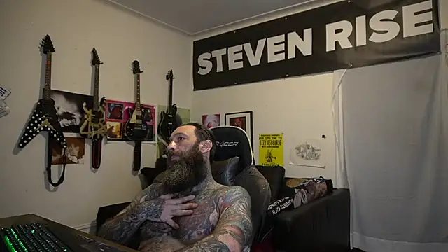 Snapshot of StevenRiseNYC chatting on May 26, 2026, 11:45 pm StevenRiseNYC online show from May 26, 2026, 11:45 pm