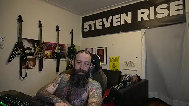 Snapshot of StevenRiseNYC chatting on May 27, 2026, 11:57 pm StevenRiseNYC online show from May 27, 2026, 11:57 pm