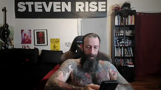 Snapshot of StevenRiseNYC chatting on June 3, 2026, 12:35 am StevenRiseNYC online show from June 3, 2026, 12:35 am