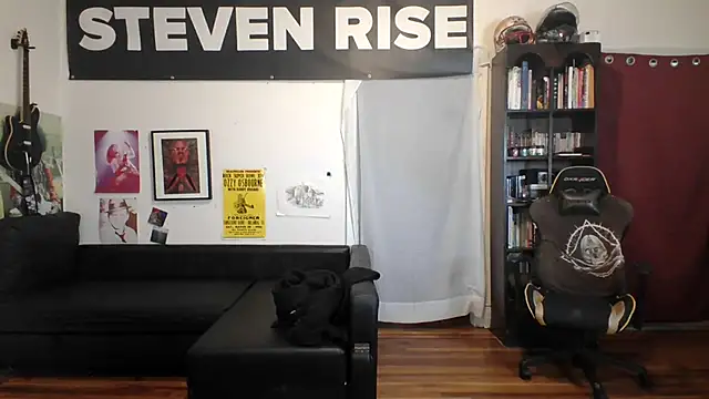 Snapshot of StevenRiseNYC chatting on June 3, 2026, 2:33 pm StevenRiseNYC online show from June 3, 2026, 2:33 pm