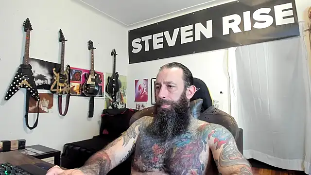 Snapshot of StevenRiseNYC chatting on June 7, 2026, 10:57 pm StevenRiseNYC online show from June 7, 2026, 10:57 pm