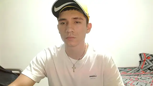 Snapshot of ChicoMaloFfF chatting on April 25, 2026, 12:35 am ChicoMaloFfF online show from April 25, 2026, 12:35 am
