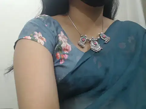 Snapshot of Lovely_Siri_23 chatting on April 26, 2026, 6:44 am Lovely Siri 23 online show from April 26, 2026, 6:44 am