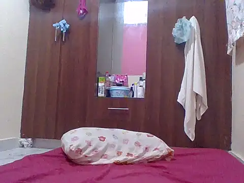 sweet-fancy online show from October 4, 2025, 7:12 pm