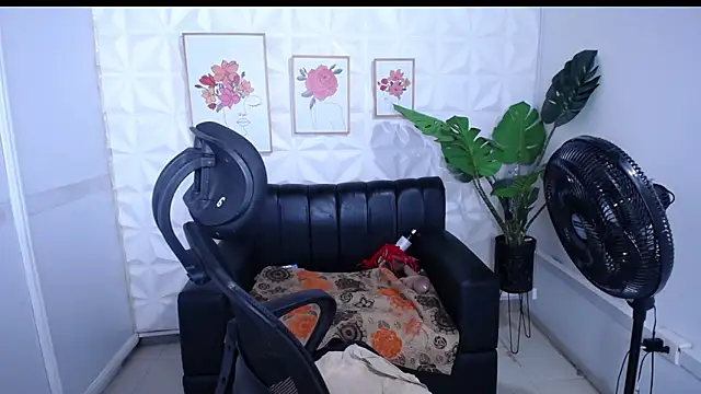 Valentinaa mature online show from December 20, 2025, 3:46 am