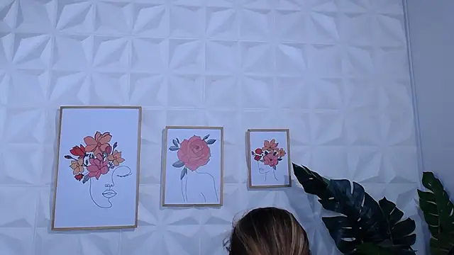 Valentinaa mature online show from March 2, 2026, 8:37 pm