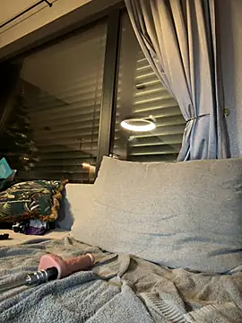 Bella-Tight online show from December 18, 2024, 7:04 am