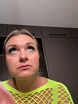 Bella-Tight online show from October 29, 2025, 7:10 am