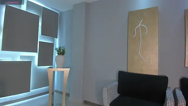 LizzHamilton   online show from January 17, 2026, 12:32 pm