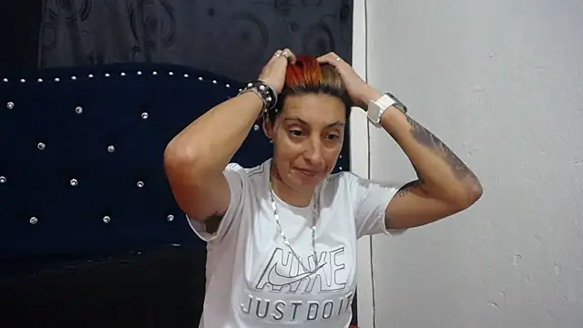 anyu1306 online show from December 10, 2024, 11:51 pm