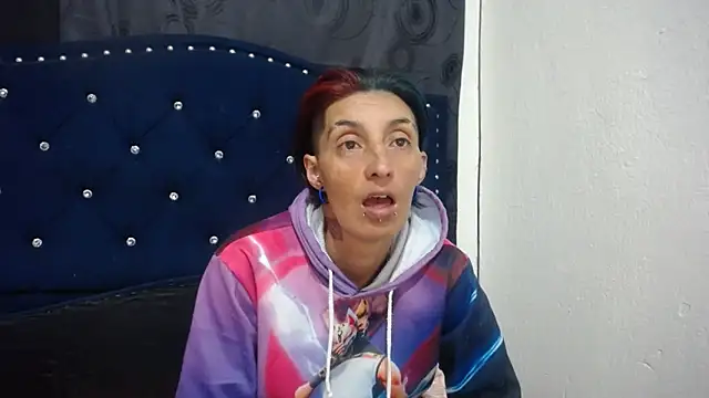 anyu1306 online show from February 12, 2025, 4:44 am