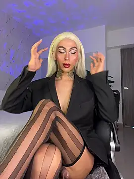 Snapshot of Miss_sagitario chatting on July 13, 2026, 12:08 pm Miss sagitario online show from July 13, 2026, 12:08 pm