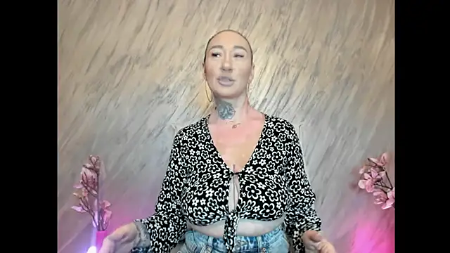 Rayanablackandwhite online show from May 28, 2026, 7:11 pm